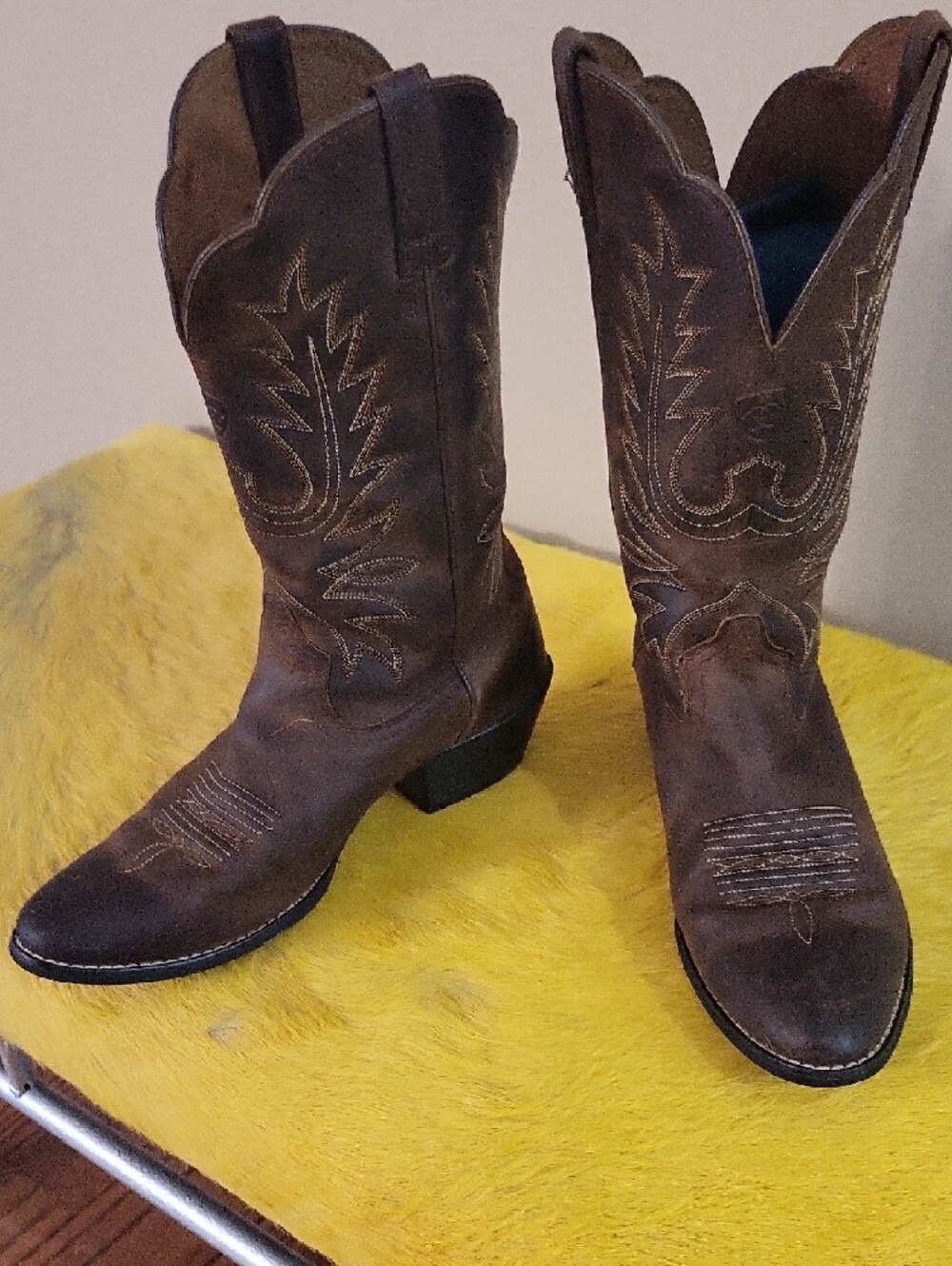 Ariat Chestnut Brown Leather Western Boots, Size 8 - Picture 4 of 10